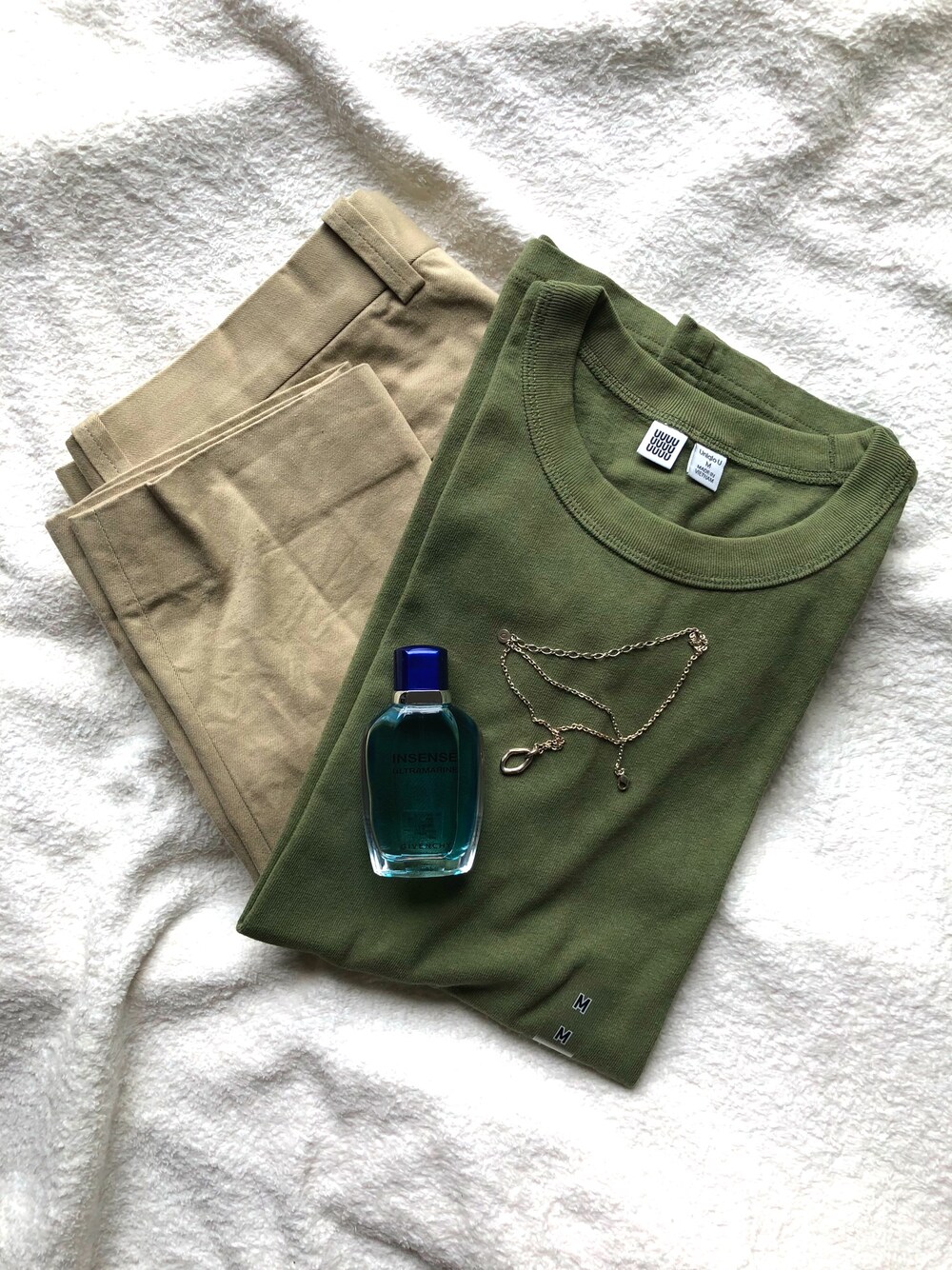 「きれいめカジュアル、夏、ビックシルエット、オーバーサイズ、ゆるコーデ、Tシャツ、スキニーパンツ、プチプラ、おしゃれさんと繋がりたい」｜「UNIQLOのクルーネックT（半袖）（Tシャツ/カットソー、グリーン系）」を使った、歳三@相互フォローさん（メンズ・175cm）の春コーディネートの1枚目の写真