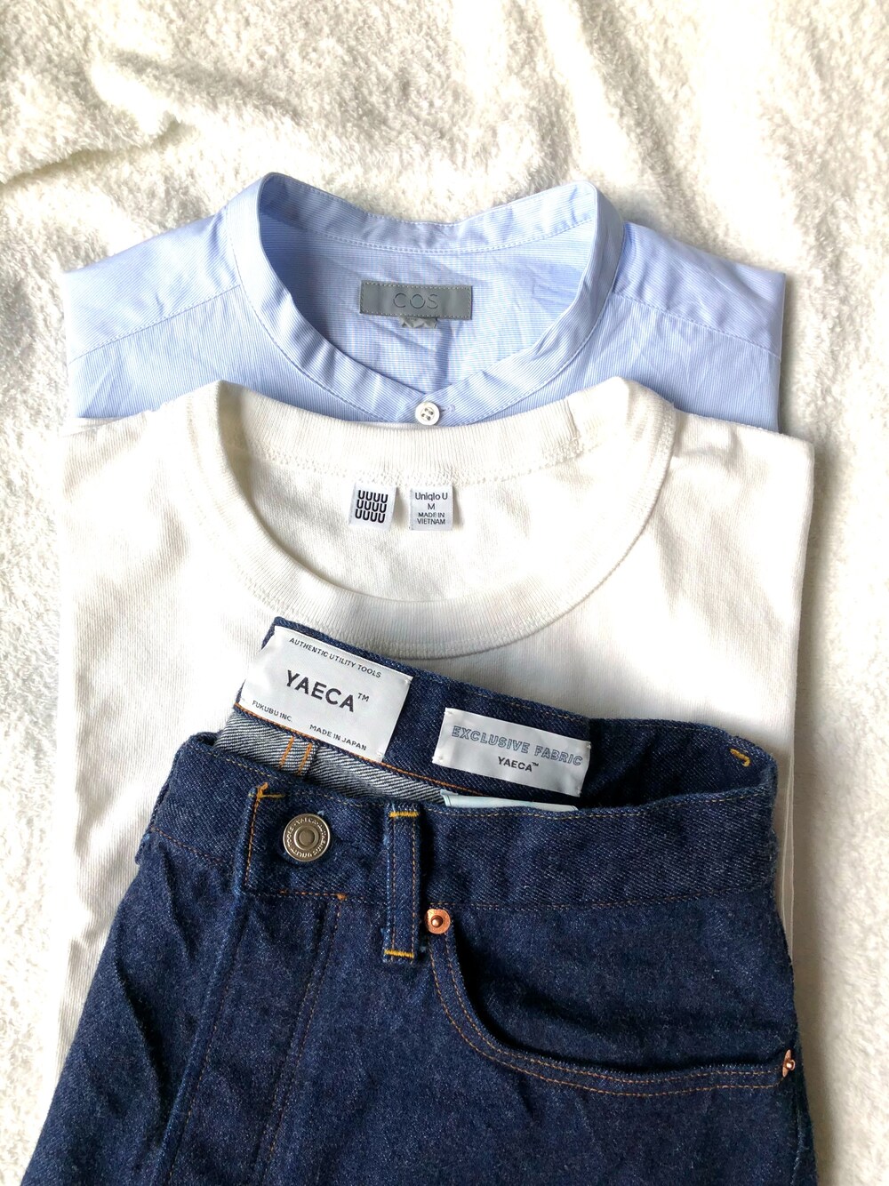 「夏、休日スタイル、オトナカジュアル、きれいめカジュアル、ootd、いいね、save、フォローお願いします🤑、ネイビー、カジュアル、シャツスタイル、スニーカーコーデ」｜「UNIQLOのクルーネックT（半袖）（Tシャツ/カットソー、ホワイト系）」を使った、歳三@相互フォローさん（メンズ・175cm）の夏コーディネートの1枚目の写真