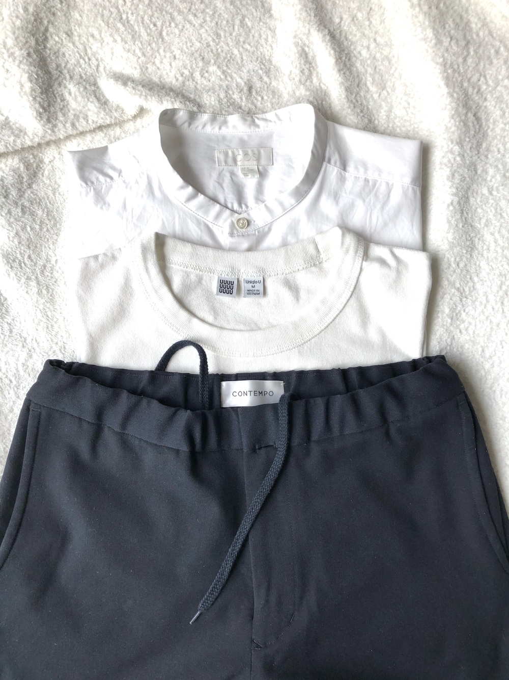 「きれいめカジュアル、夏、Tシャツ、ootd、UNIQLO、カジュアル、ラクチンコーデ、オトナカジュアル、summer、ラフ」｜「COSのアイテム（シャツ/ブラウス、ホワイト系）」を使った、歳三@相互フォローさん（メンズ・175cm）の夏コーディネートの1枚目の写真