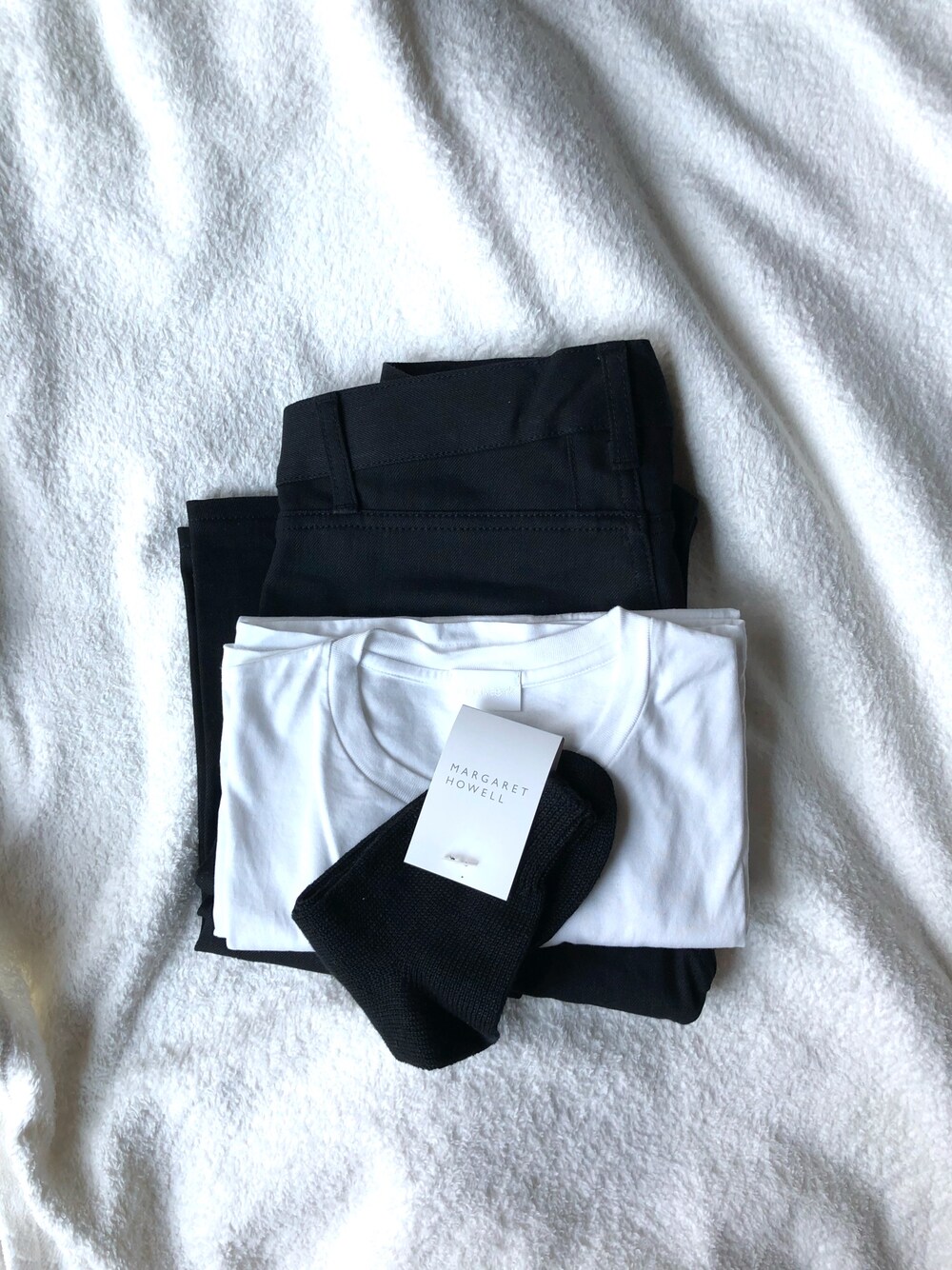 「シンプル、カジュアル、Tシャツ、ootd、きれいめカジュアル、夏コーデ、キレイめ、スキニーデニム、黒、黒スキニー」｜「SAINT LAURENT PARISのアイテム（デニムパンツ、ブラック系）」を使った、歳三@相互フォローさん（メンズ・175cm）の夏コーディネートの1枚目の写真