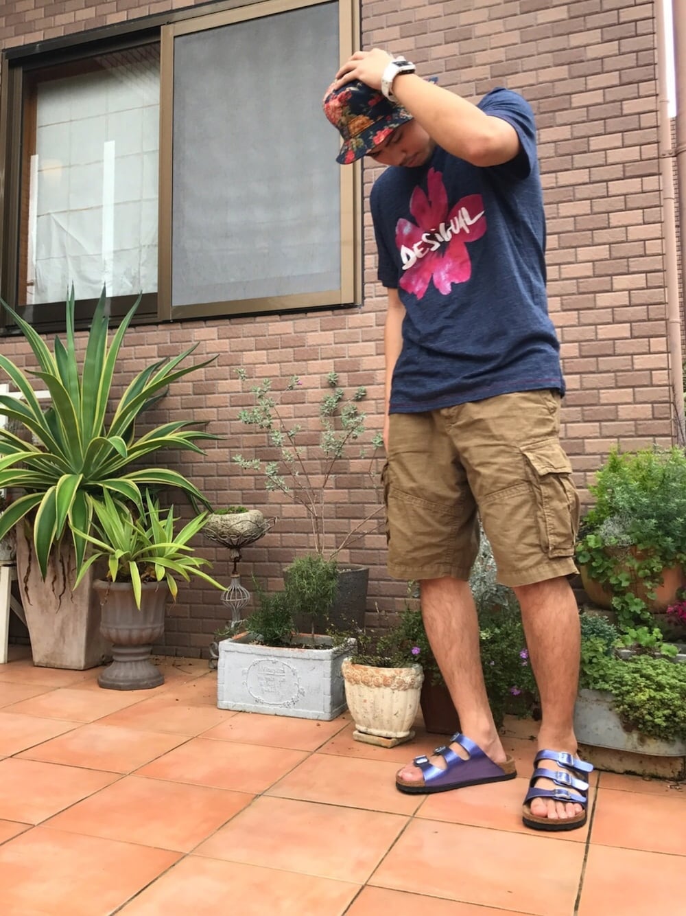 「海、ビール飲みたい、夏、Desigual、birkenstock」｜「G-SHOCKのアイテム（アナログ腕時計、ホワイト系）」を使った、coney11さん（メンズ・170cm）の夏コーディネートの1枚目の写真