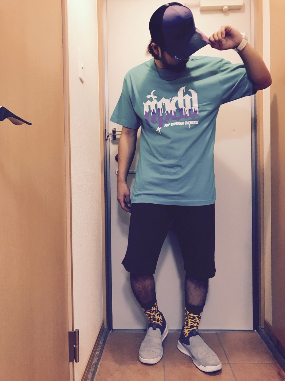 「VANS、ripdw、happy socks、ベナッシ、Ralph Lauren、ロック、ライブキッズ、G-SHOCK、パープル」｜「VANSのアイテム（キャップ、パープル系）」を使った、coney11さん（メンズ・170cm）の秋コーディネートの1枚目の写真