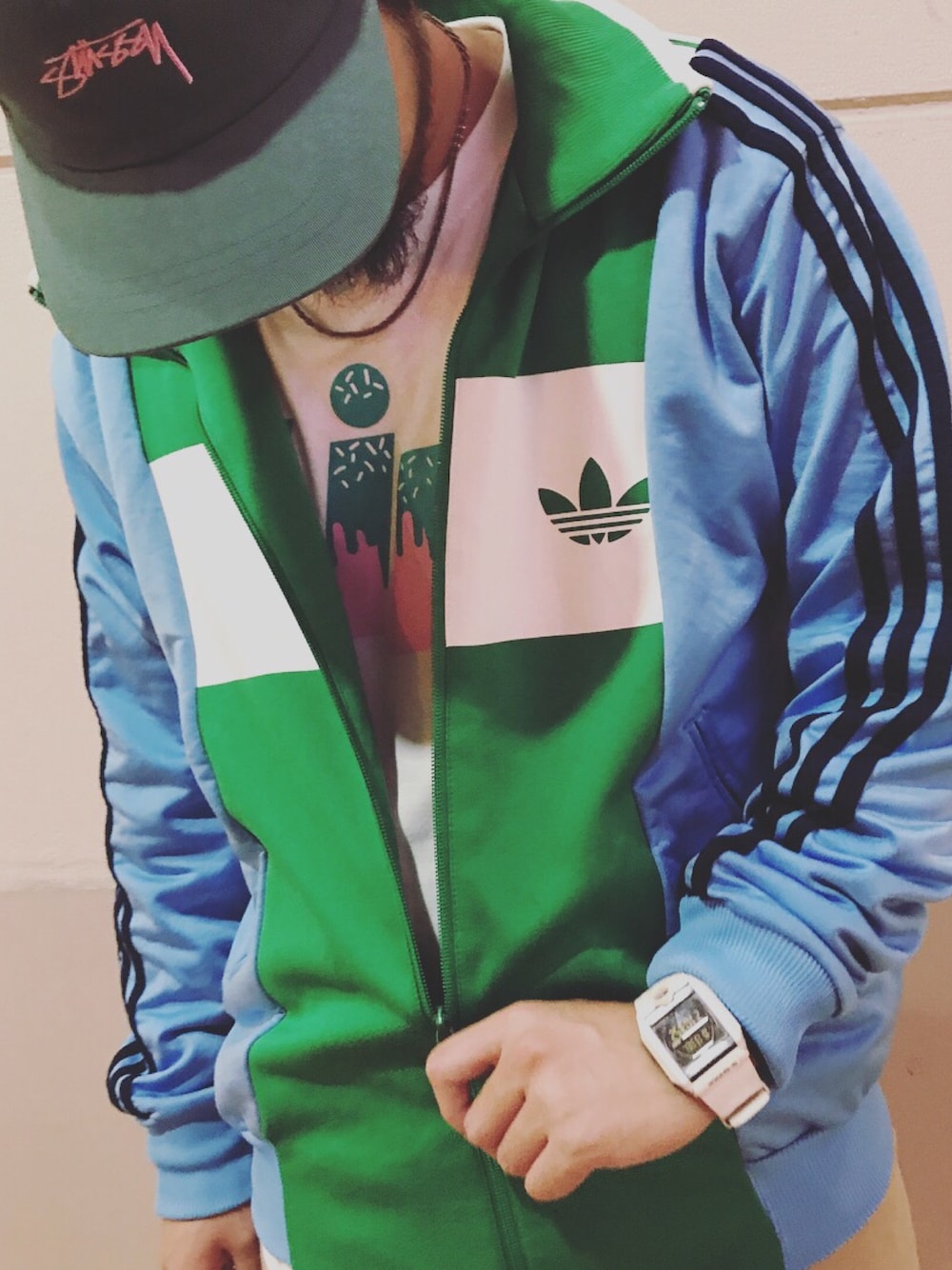 「雨の日コーデ、adidas、アディダスジャージ、ジャージ、リメイク、古着、stussy、LIFEdailywear、G-SHOCK、アディダス」｜「STUSSYのSmooth Stock Low Cap（キャップ、グリーン系）」を使った、coney11さん（メンズ・170cm）の秋コーディネートの1枚目の写真