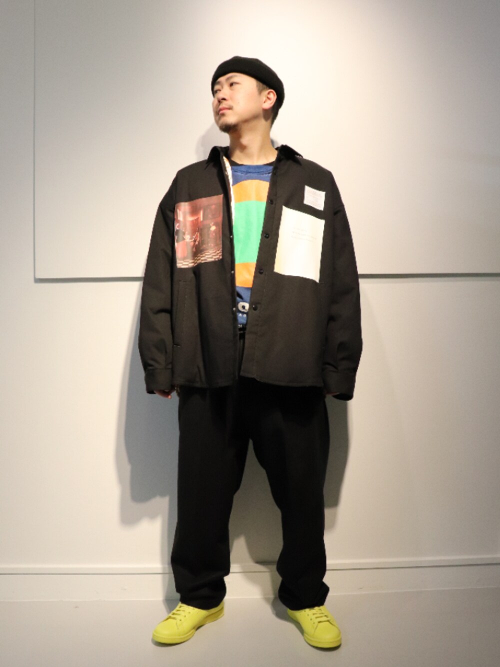 「モノトーン、スニーカー、rafsimons×adidas、RAF SIMONS、soe、スタンスミス、黒、ワイドパンツ、シャツジャケット、オーバーサイズ」｜「soeのsoe/ソーイ/別注ブルゾン（ブルゾン、ブラック系）」を使った、LHP福岡店 staffさん（メンズ・165cm）の秋コーディネートの1枚目の写真