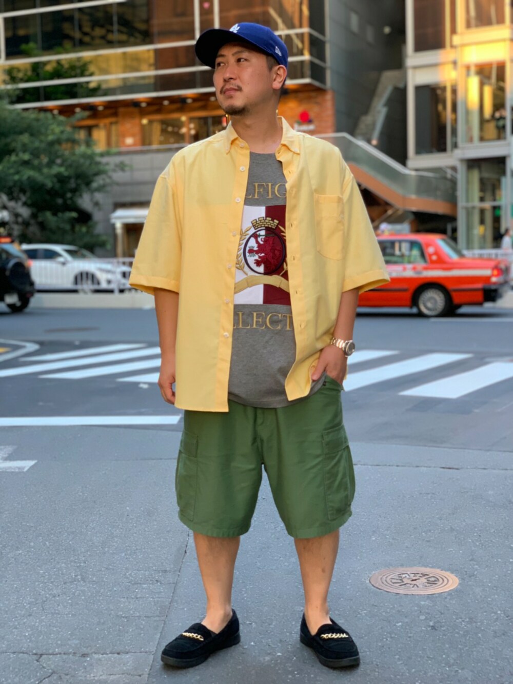 「アメカジ、トラッド、アメトラ、TOMMY HILFIGER、軍パン、カーゴパンツ、オックスフォード、大人コーデ、キャップ、休日スタイル」｜「Noon GoonsのNoon Goons/ヌーングーンズ/THE SIMPLE OXFORD SHIRTS/ベーシックオックスフォードシャツ（シャツ/ブラウス、イエロー系）」を使った、LHP福岡店 staffさん（メンズ・165cm）の夏コーディネートの1枚目の写真