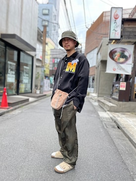 「blackmeans（ブラックミーンズ）のアイテム（ハンドバッグ）」を使った、LHP福岡店 staffさん（メンズ・165cm）の夏コーディネート