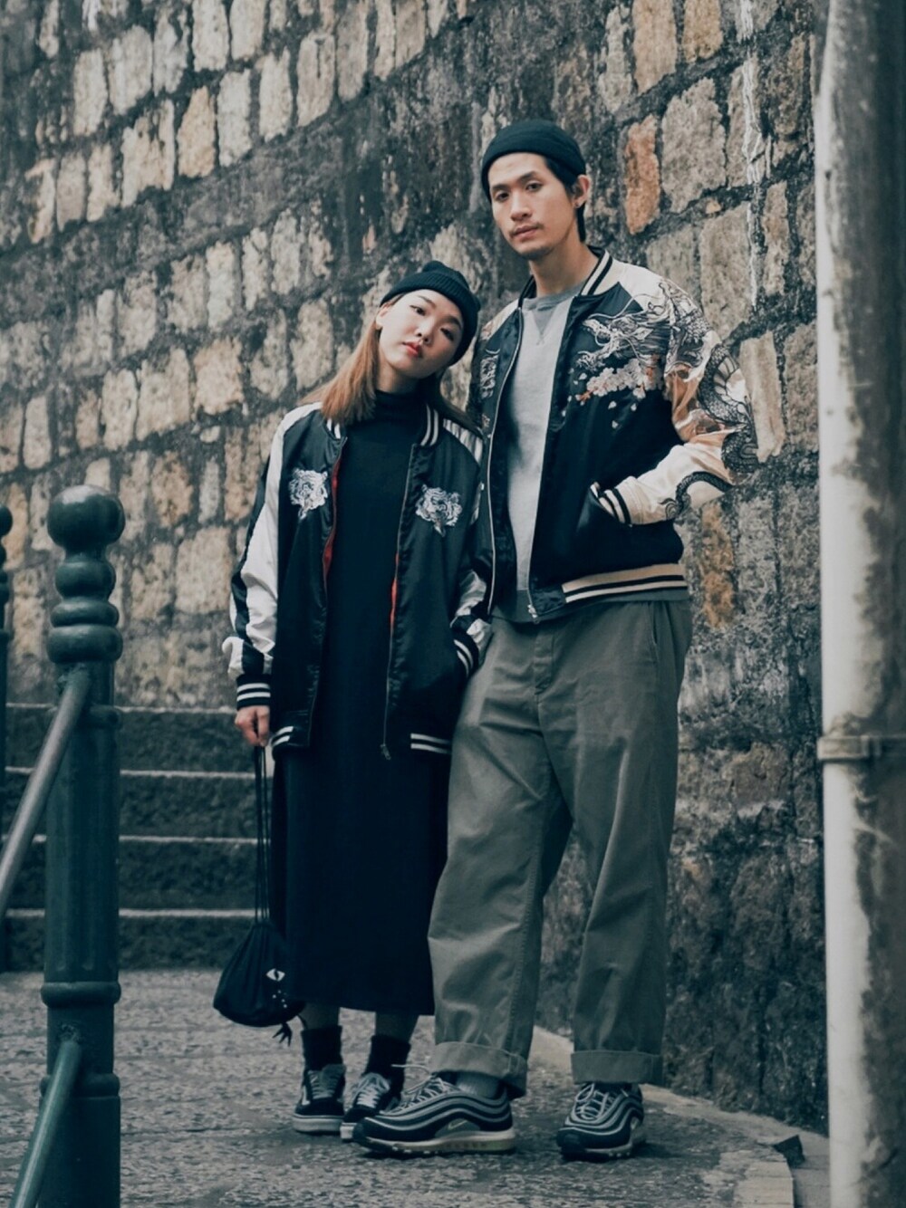 「冬、ootd、outfit、sukajan、black、VANS、couple、MONKI、COS、NIKE」｜「sukajanのアイテム（MA-1、ブラック系）」を使った、Bernice Sioさん（レディース・162cm）の冬コーディネートの1枚目の写真