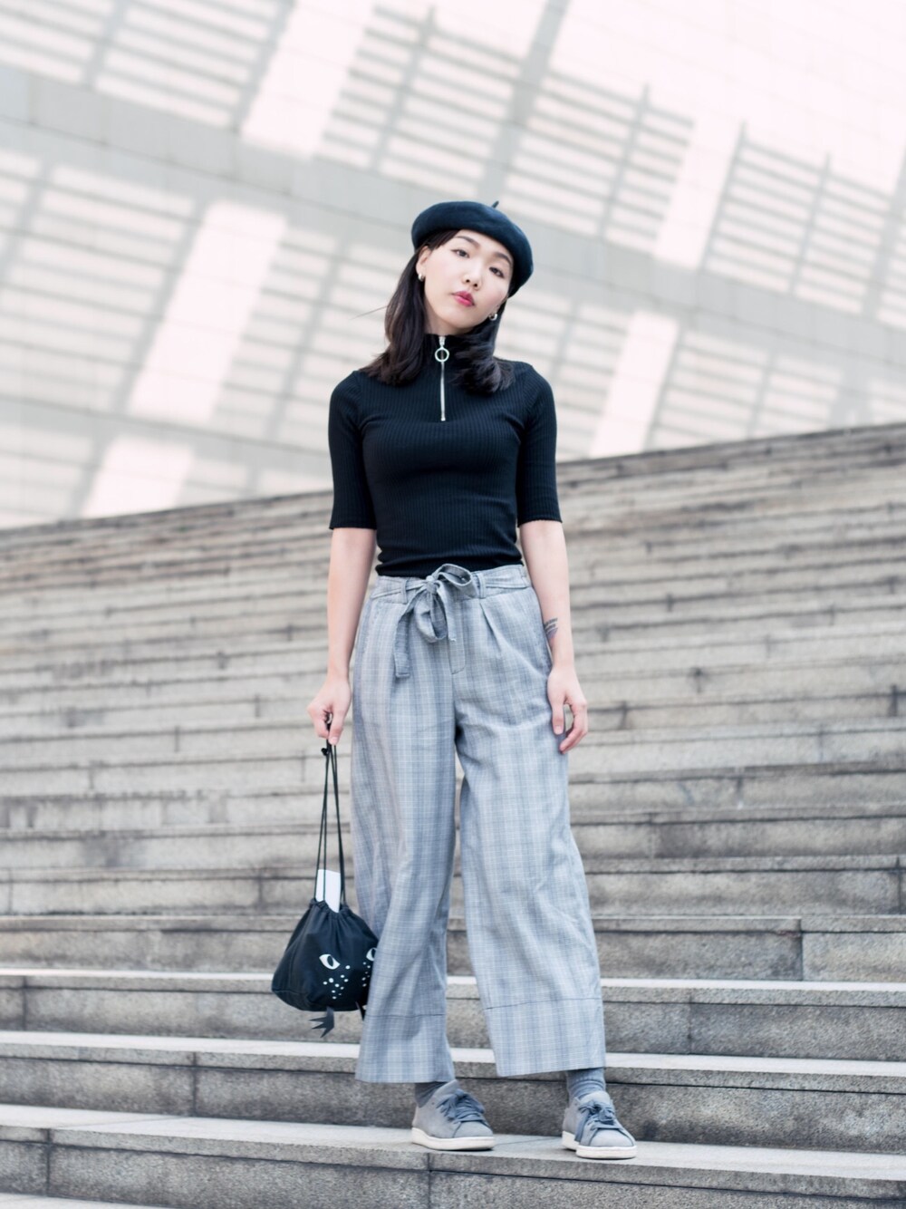 「ootd、outfit、秋のコーデ、lookbook、black、大人カジュアル、MONKI、Bershka、asos、adidas」｜「asosのASOS COLLECTION ASOS Wool Beret（帽子、ブラック系）」を使った、Bernice Sioさん（レディース・162cm）の秋コーディネートの1枚目の写真