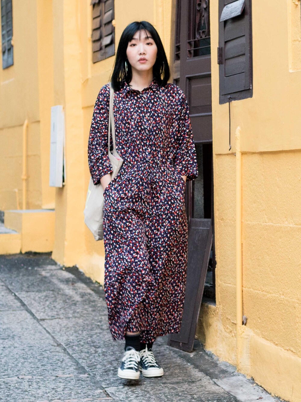 「秋のコーデ、今日のコーデ、ootd、outfit、WEARBOOKエントリー、UNIQLO、converse、MONKI」｜「MONKIのアイテム（つなぎ/オールインワン、その他）」を使った、Bernice Sioさん（レディース・162cm）の秋コーディネートの1枚目の写真