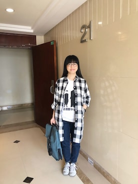 「アイテム（スマホグッズ）」を使った、ジェーン ちゃんさん（レディース・158cm）の春コーディネート