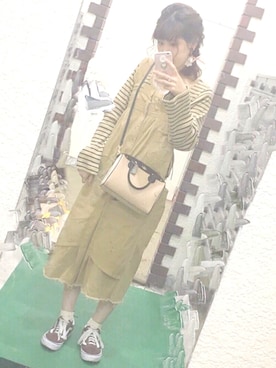 「COACH」｜「アイテム（サロペット/オーバーオール）」を使った、ちぽさん（レディース・164cm）の春コーディネート