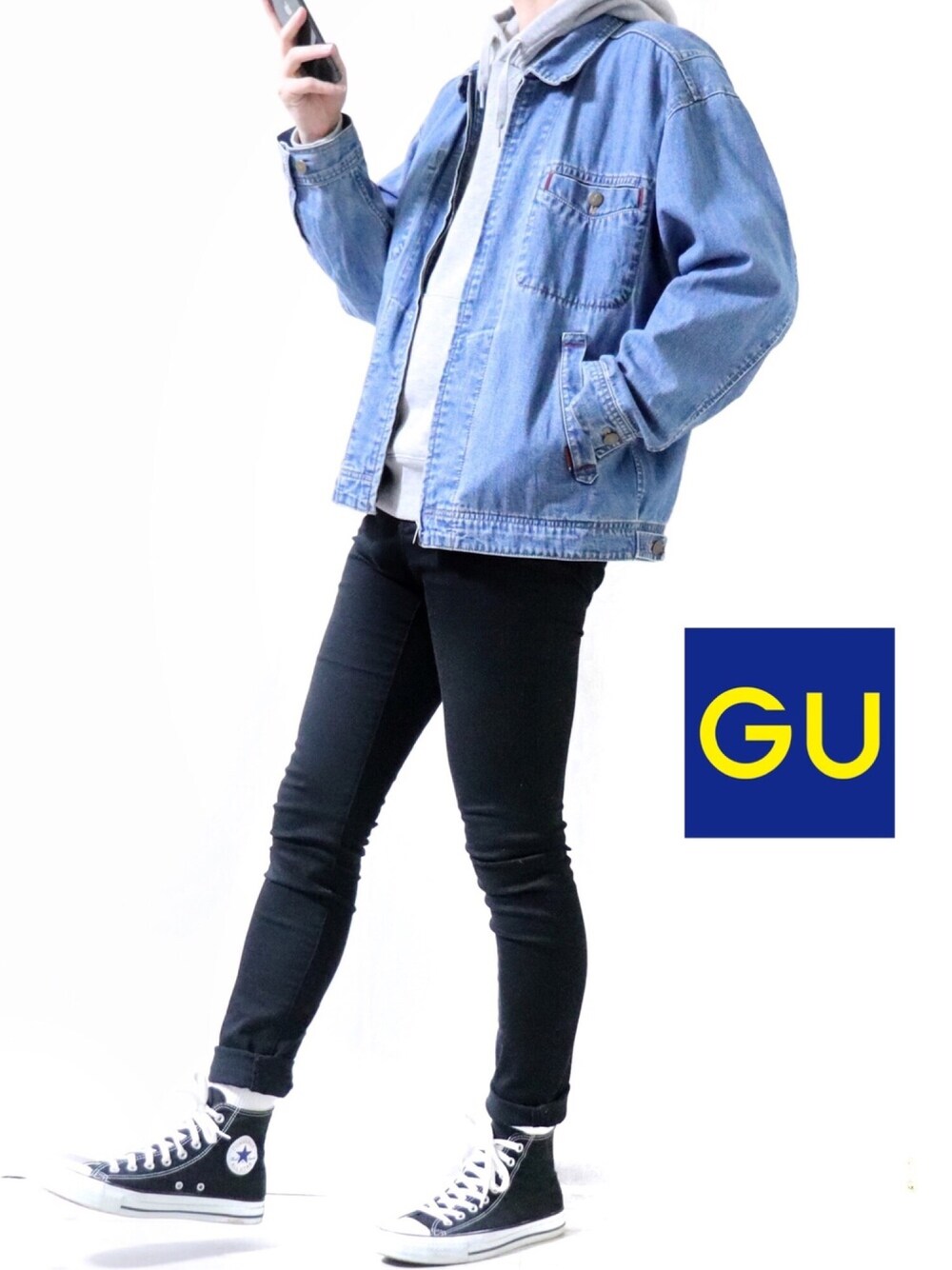 「春、シンプル、カジュアルコーデ、プチプラ、黒スキニー、おしゃれさんと繋がりたい、デニムジャケット、パーカー、GU、converse」｜「GUの（GU）スキニーパンツ（レングス７８ｃｍ）（パンツ、ブラック系）」を使った、Ryoooさん（メンズ・177cm）の冬コーディネートの1枚目の写真
