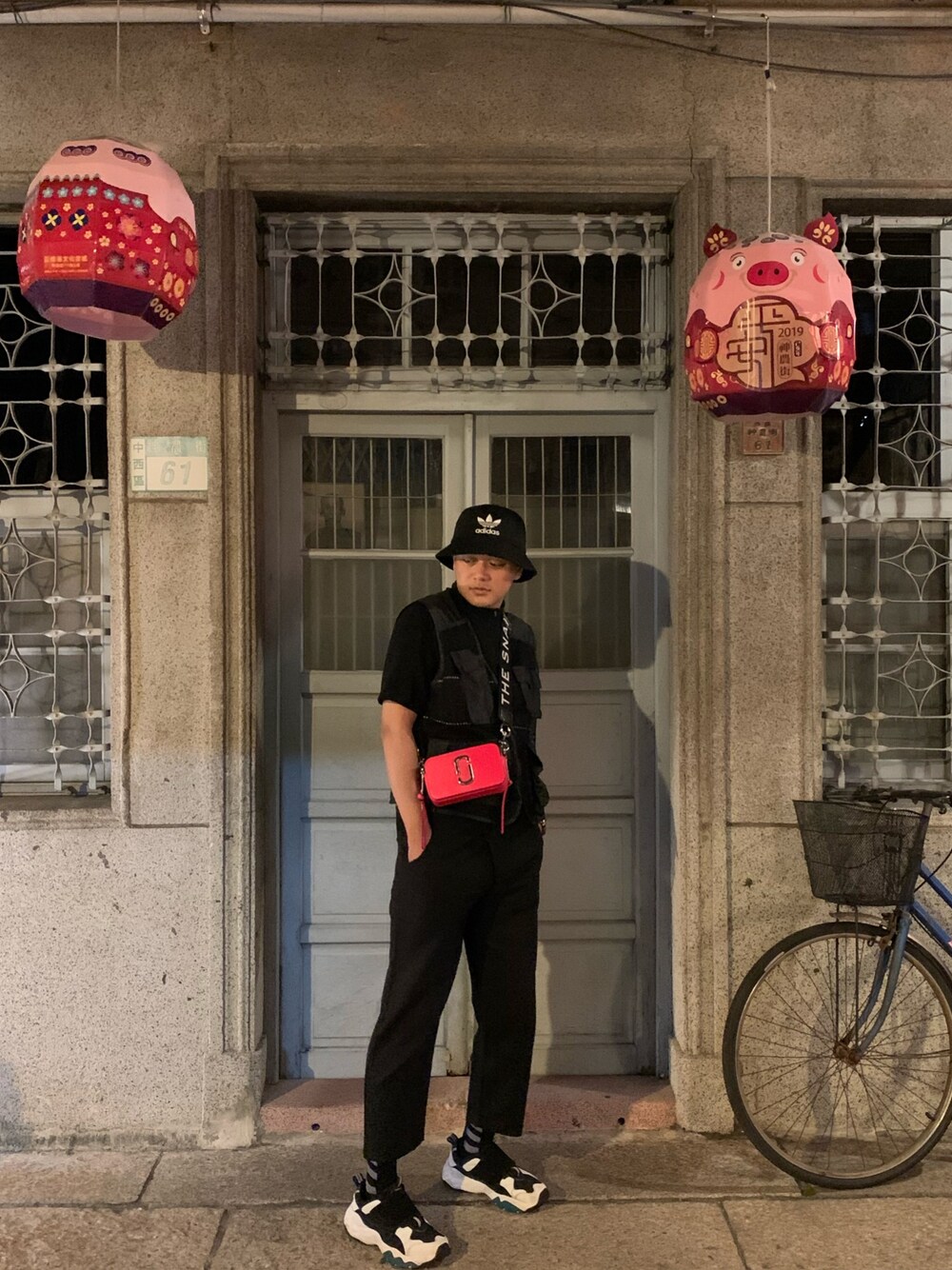 「ootd、街頭穿搭、運動搭配」｜「adidasのアイテム（キャップ、ブラック系）」を使った、黃姓少年さん（メンズ・175cm）の秋コーディネートの1枚目の写真