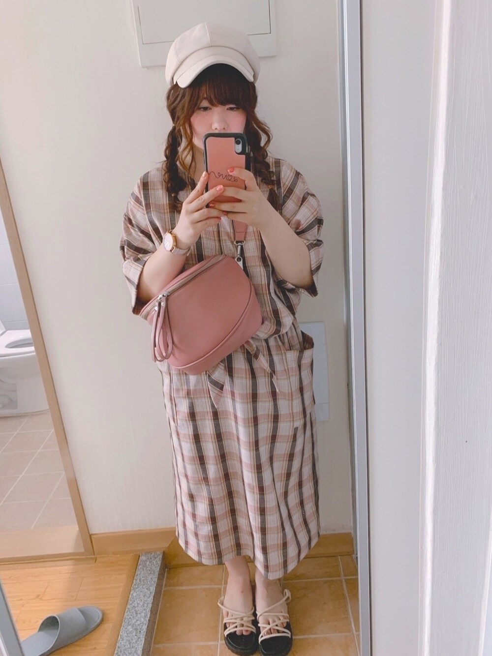 「韓国旅行、ピンクコーデ、ワンピース、ラクチンコーデ、楽チンコーデ、ゆるコーデ、ぽっちゃり」｜「CIAOPANICのアイテム（ワンピース、ピンク系）」を使った、chinamilk64さん（レディース・158cm）の秋コーディネートの1枚目の写真