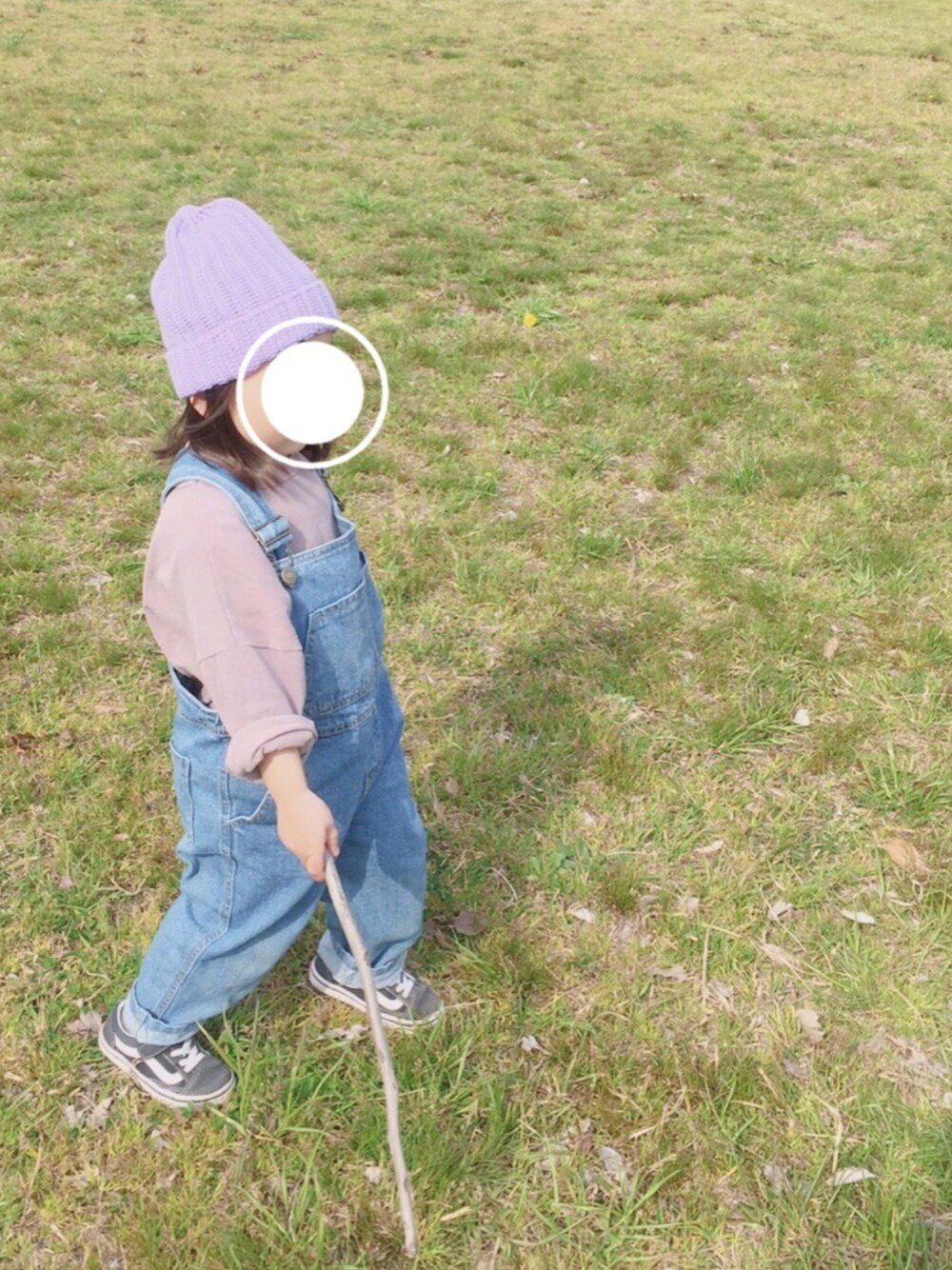 「韓国子供服、VANS、2歳」｜「monmimiのアイテム（サロペット/オーバーオール、ブルー系）」を使った、meさん（キッズ・90cm）の春コーディネートの1枚目の写真