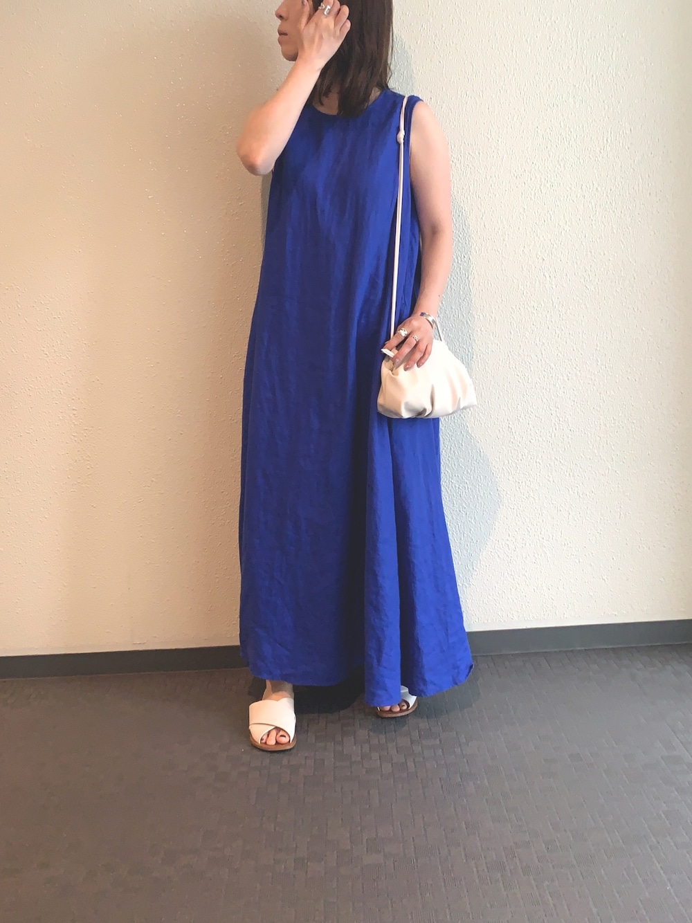 「ブルー、リラックススタイル、夏コーデ、おしゃれさんと繋がりたい、ノースリーブワンピース、ゆるコーデ、楽チンコーデ」｜「JOURNAL STANDARDのリネンノースリーブマキシフレアワンピース（ワンピース、ブルー系）」を使った、keicoさん（レディース・156cm）の夏コーディネートの1枚目の写真