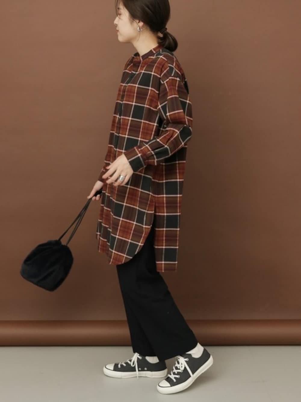 「チェック、シンプル、大人カジュアル、チュニック、FORK&SPOON、ネルチェックシャツ、大人女子、バンドカラー、FORK&SPOON WOMEN」｜「FORK&SPOONのFORK&SPOON　ネルチェックバンドカラーロングシャツ（シャツ/ブラウス、グリーン系）」を使った、FORK&SPOON WOMENさん（レディース・161cm）の秋コーディネートの1枚目の写真