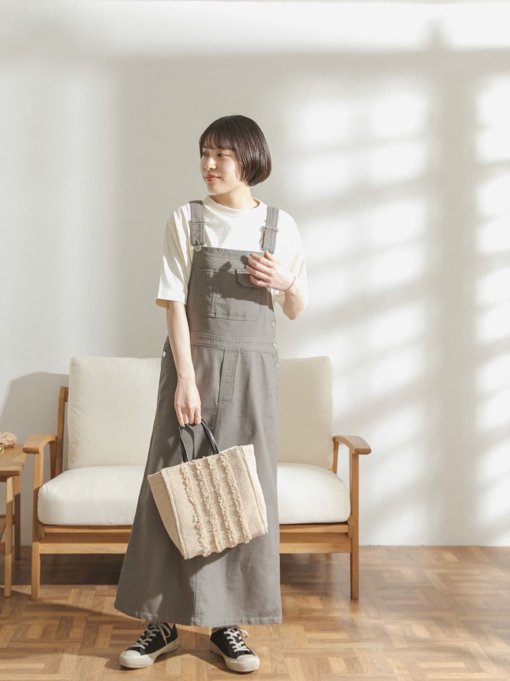 「FORK&SPOON、FORK&SPOON WOMEN、サロペット、カットソー、スニーカーコーデ、シンプル、カジュアル」｜「FORK&SPOONのFORK&SPOON　マキシジャンパースカート（ジャンパースカート、グリーン系）」を使った、FORK&SPOON WOMENさん（レディース・161cm）の春コーディネートの1枚目の写真