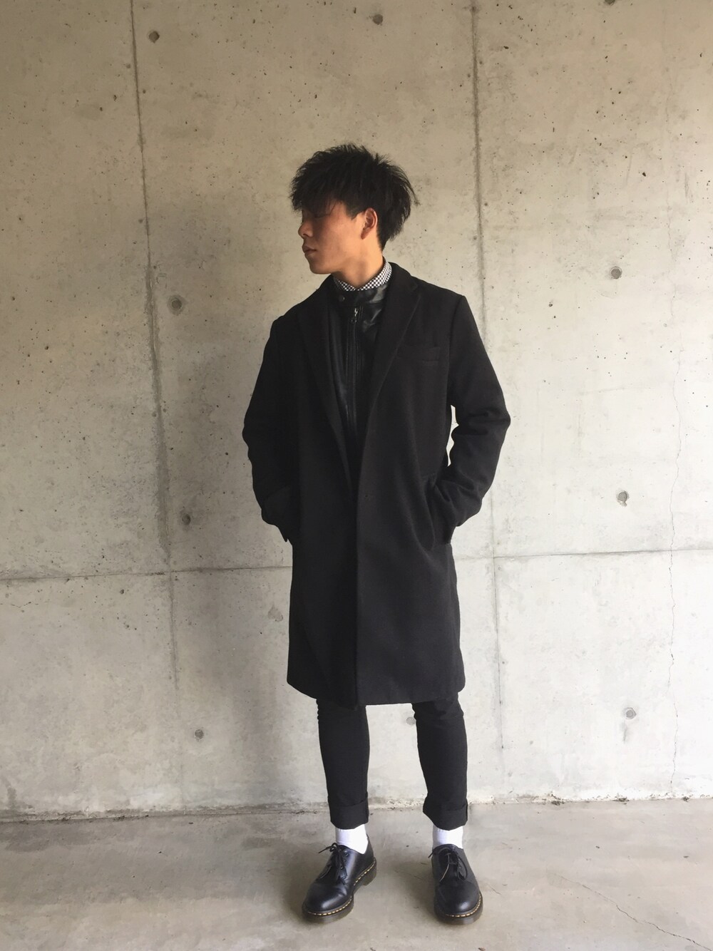 「WEGOのWEGO/チェスターコート（チェスターコート、ブラック系）」を使った、Raizouさん（メンズ・165cm）の秋コーディネートの1枚目の写真