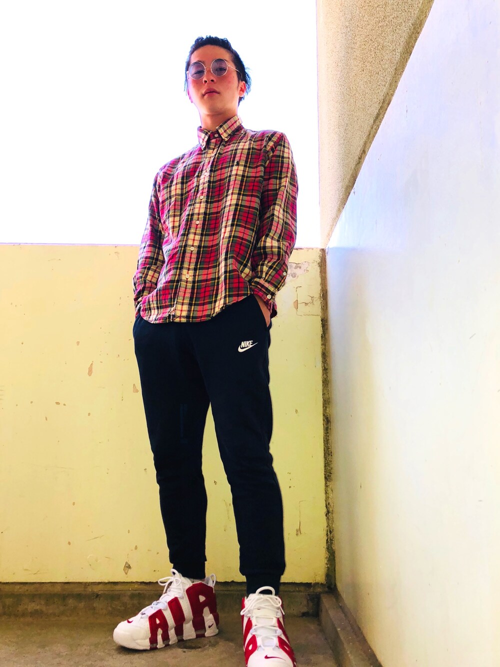 「NIKE、NIKE AIR、MORE UPTEMPO、モアテン、Polo Ralph Lauren、古着」｜「NIKEのアイテム（スニーカー、レッド系）」を使った、ゆたさん（メンズ・171cm）の春コーディネートの1枚目の写真