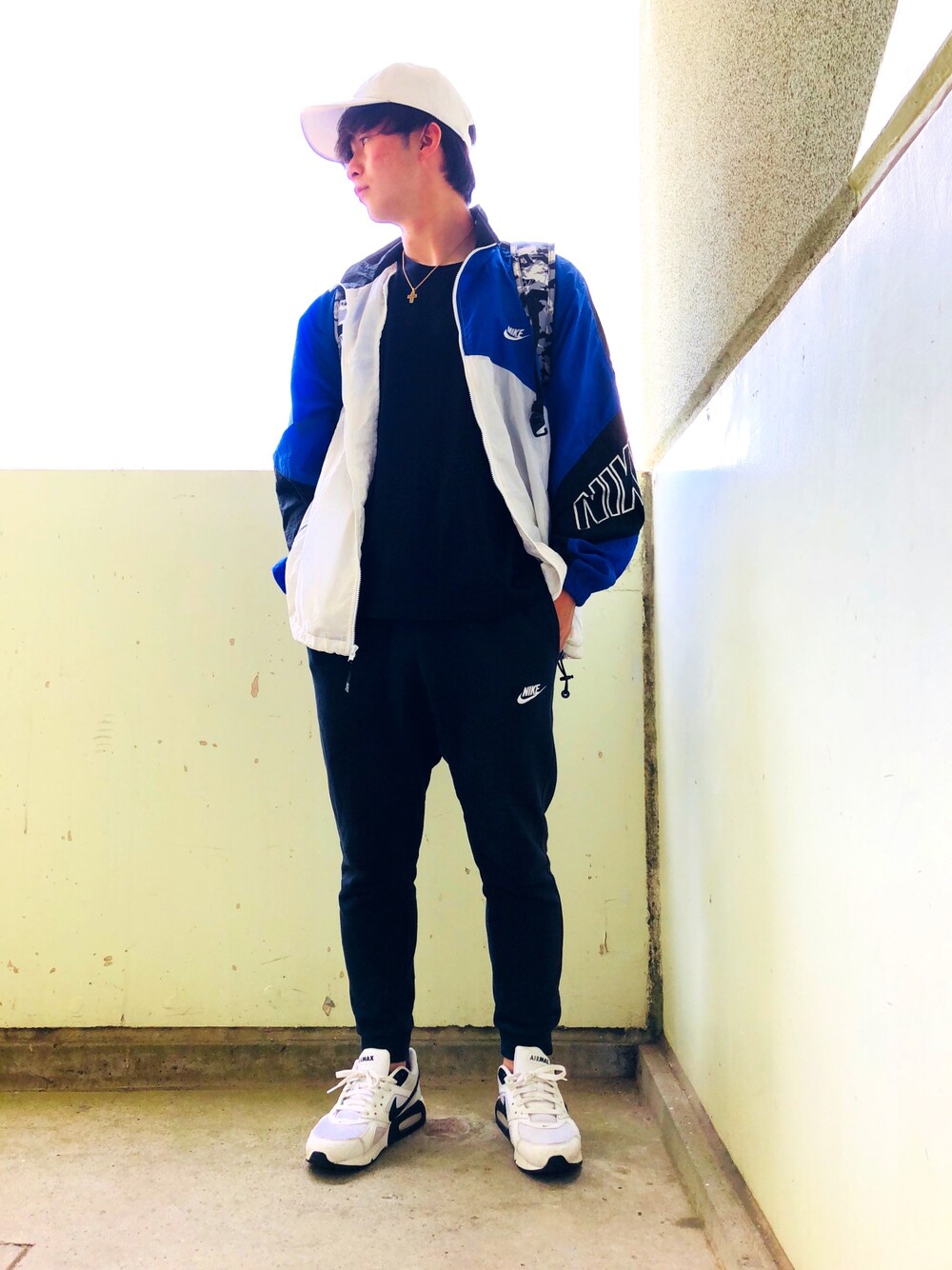 「NIKE、NIKE AIR MAX、Hanes、ドルガバ」｜「NIKEの【NIKE】 クラブフレンチテリー ジョガーパンツ（その他パンツ、ブラック系）」を使った、ゆたさん（メンズ・171cm）の春コーディネートの1枚目の写真
