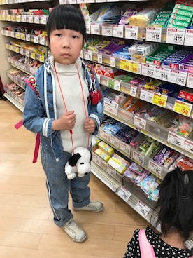 「GO TO HOLLYWOOD（ゴートゥーハリウッド）のアイテム（デニムジャケット、ブルー系）」を使った、ミニーさん（レディース）の春コーディネート