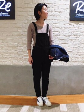 「relume」｜「アイテム（サロペット/オーバーオール）」を使った、relume 博多店 スタッフAさん（レディース・162cm）の冬コーディネート