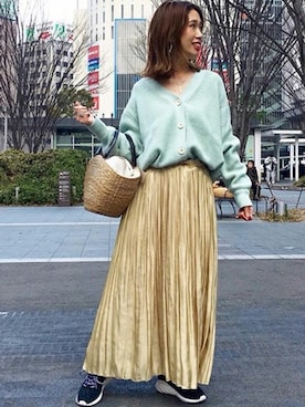 「アイテム（スカート、ゴールド系）」を使った、relume 博多店 スタッフAさん（レディース・157cm）の冬コーディネート
