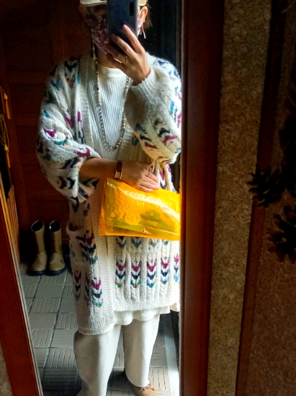 「wearhalloween2020、秋コーデ、大人女子、ワントーンコーデ、お洒落さんとつながりたい、ニット、いいね、save、フォローお願いします🤑、ショルダーバッグ、ワイドパンツ、ママコーデ」｜「beautiful peopleのアイテム（ショルダーバッグ、イエロー系）」を使った、spf768b9さん（レディース・160cm）の秋コーディネートの1枚目の写真