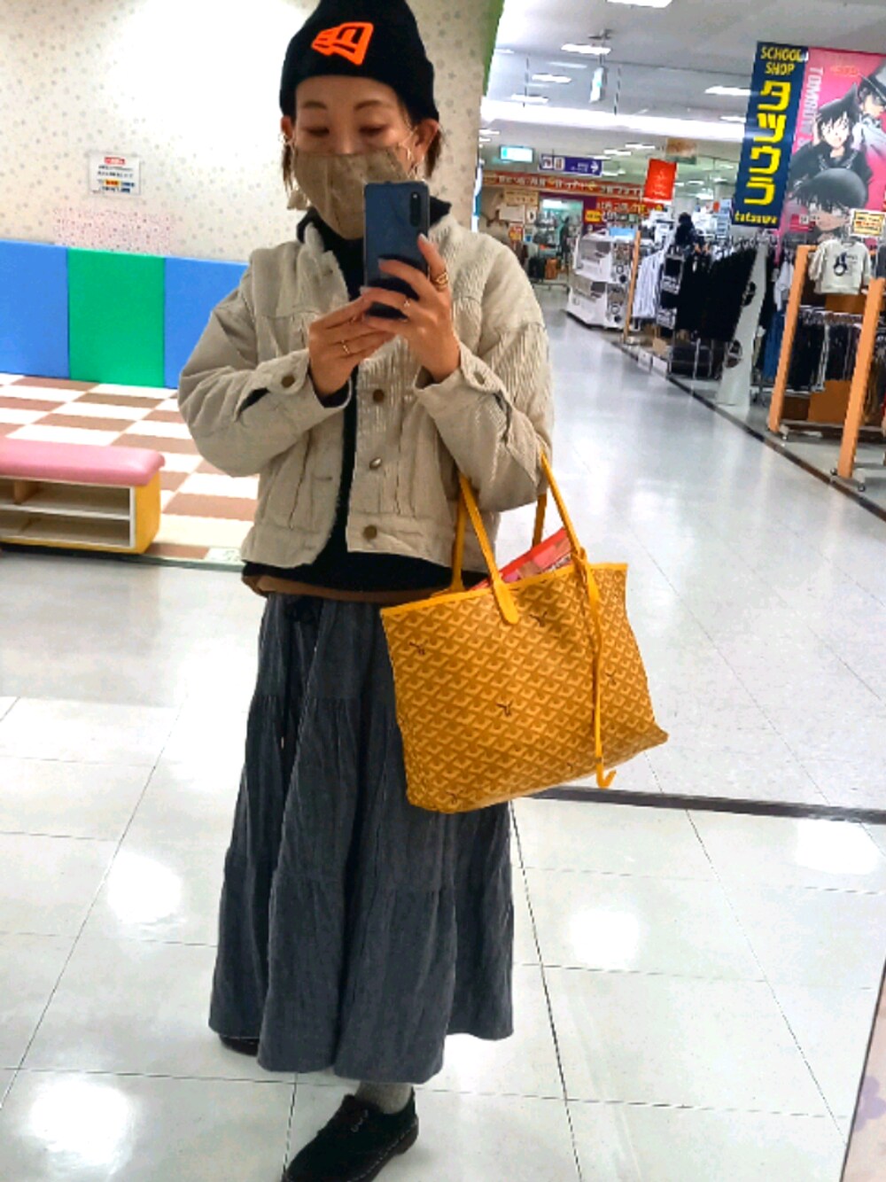 「大人カジュアル、シンプル、おしゃれさんと繋がりたい、ママファッション、オトナ女子、アラフォー、ロングスカート、コーディロイジャケット、オーバーサイズ」｜「earth music&ecologyのアイテム（ジャケット/アウター、ベージュ系）」を使った、spf768b9さん（レディース・160cm）の秋コーディネートの1枚目の写真
