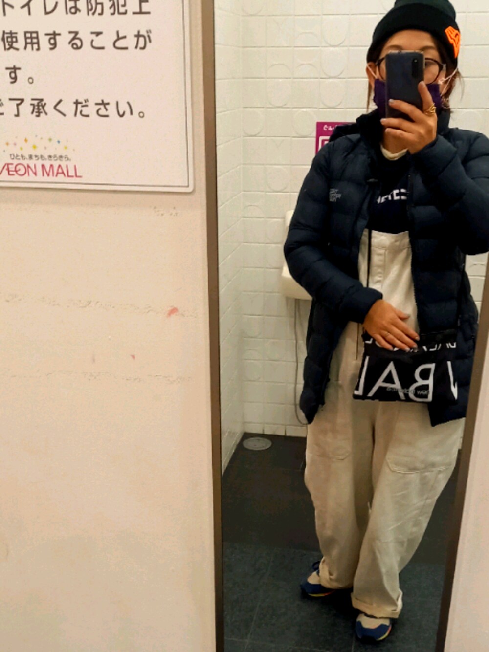 「年末WEAR感謝祭、カジュアルコーデ、休日スタイル、お洒落さんとつながりたい、いいね、save、フォローお願いします🤑、スニーカーコーデ、冬、ママファッション、アラフォー」｜「NEW ERAのアイテム（ニットキャップ/ビーニー、ブラック系）」を使った、spf768b9さん（レディース・160cm）の冬コーディネートの1枚目の写真