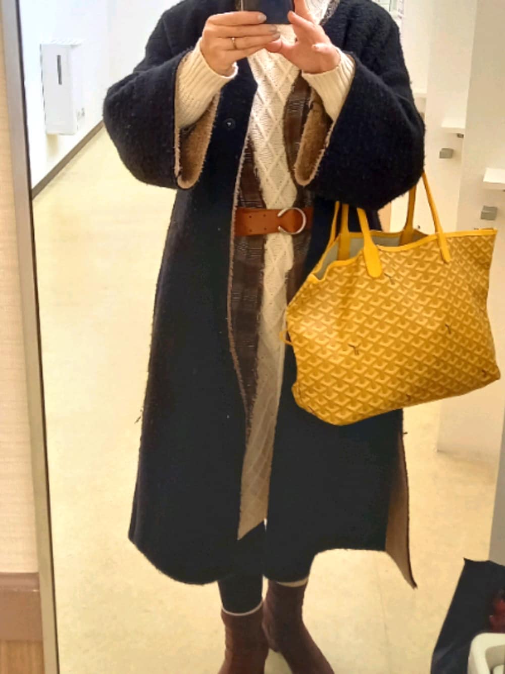 「年末WEAR感謝祭、冬コーデ、オトナカジュアル、ショートブーツ、ケーブルニット、いいね、save、フォローお願いします🤑、ママコーデ、おしゃれさんと繋がりたい、アラフォー、オトナ女子」｜「TOMORROWLAND のアイテム（ワンピース、ベージュ系）」を使った、spf768b9さん（レディース・160cm）の冬コーディネートの1枚目の写真
