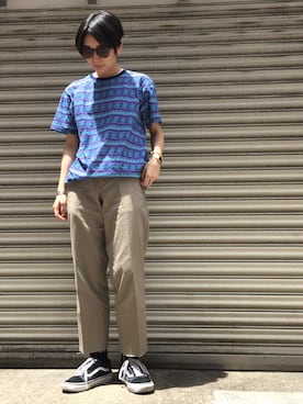 「BEDWIN（ベドウィン）のアイテム（Tシャツ/カットソー、ブルー系）」を使った、Miyu Iwasakiさん（レディース・160cm）の春コーディネート