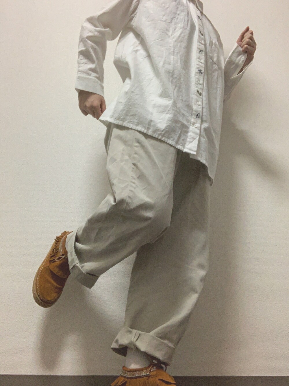 「古着、古着好きな人と繋がりたい、オールホワイト、秋コーデ、シンプルコーデ、森林系」｜「usedのアイテム（シャツ/ブラウス、ホワイト系）」を使った、短足さん（レディース・157cm）の秋コーディネートの1枚目の写真