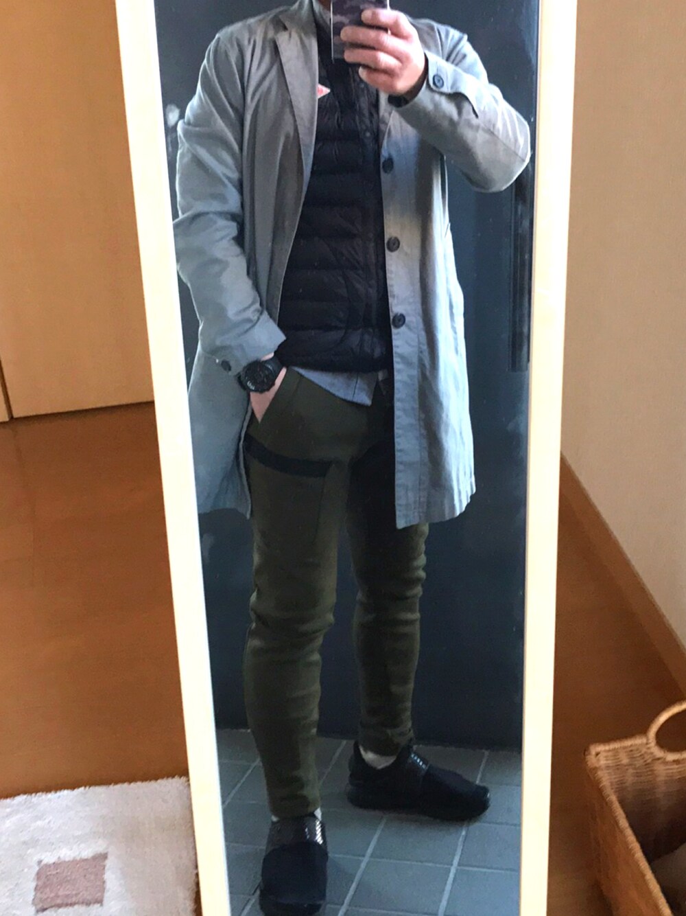 「休日スタイル、オトナカジュアル、ナイキテックフリース、春コート、インナーダウン」｜「NIKEの[ナイキ] SC NIKE TECH/F パンツ（その他パンツ、グリーン系）」を使った、クリフジさん（メンズ・163cm）の春コーディネートの1枚目の写真