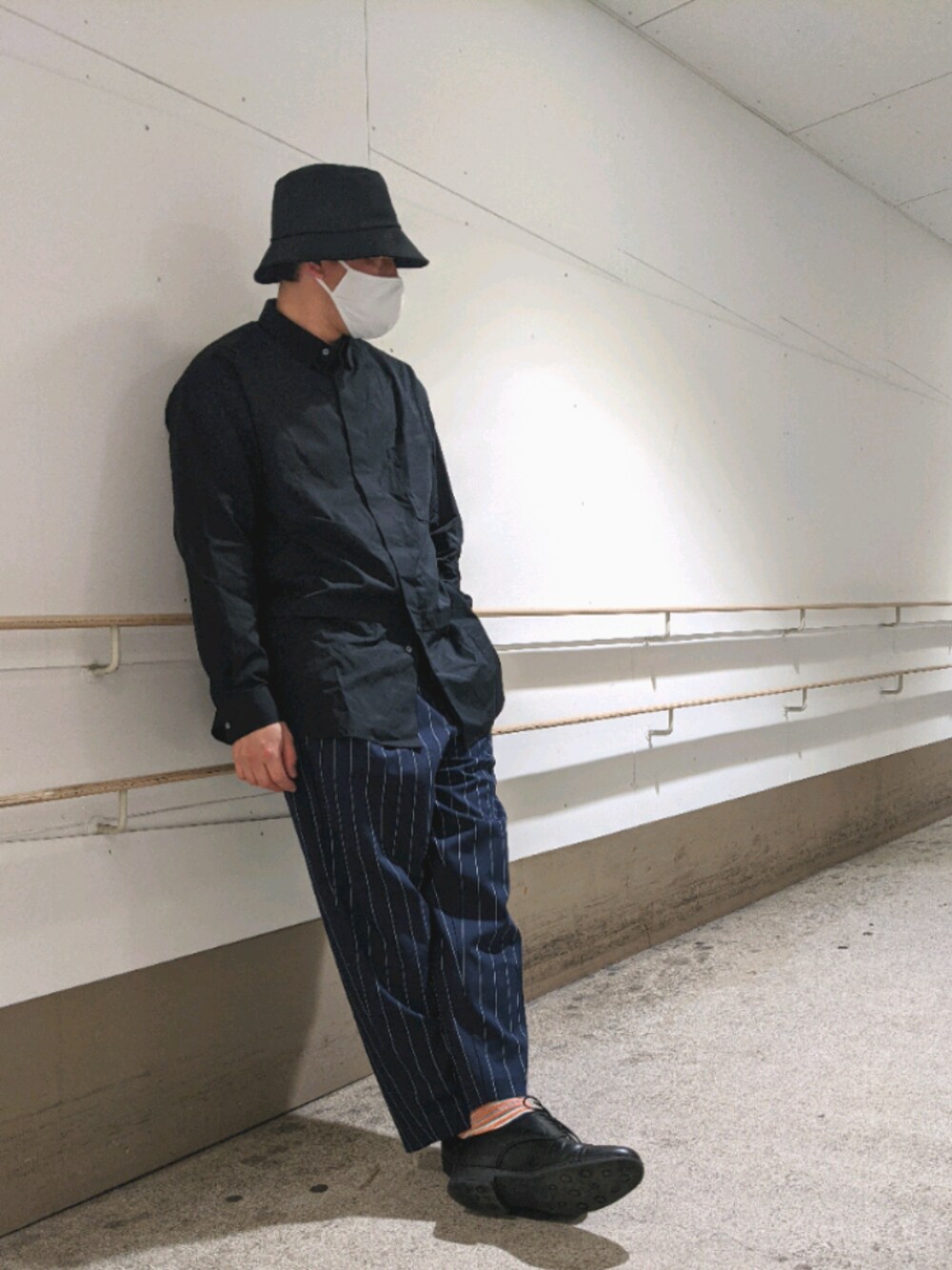 「きれいめカジュアル、UNIQLO、ユニクロ、ユニクロコーデ、GU、ハット、スラックス、ドレスシューズ、ちょっとそこまで、キレイめ」｜「GUのアイテム（ハット、ブラック系）」を使った、ヨウchanさん（メンズ・173cm）の春コーディネートの1枚目の写真