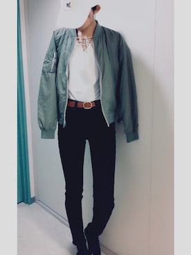 「白キャップ」｜「アイテム（ブルゾン）」を使った、こめちゃんさん（レディース・165cm）の秋コーディネート