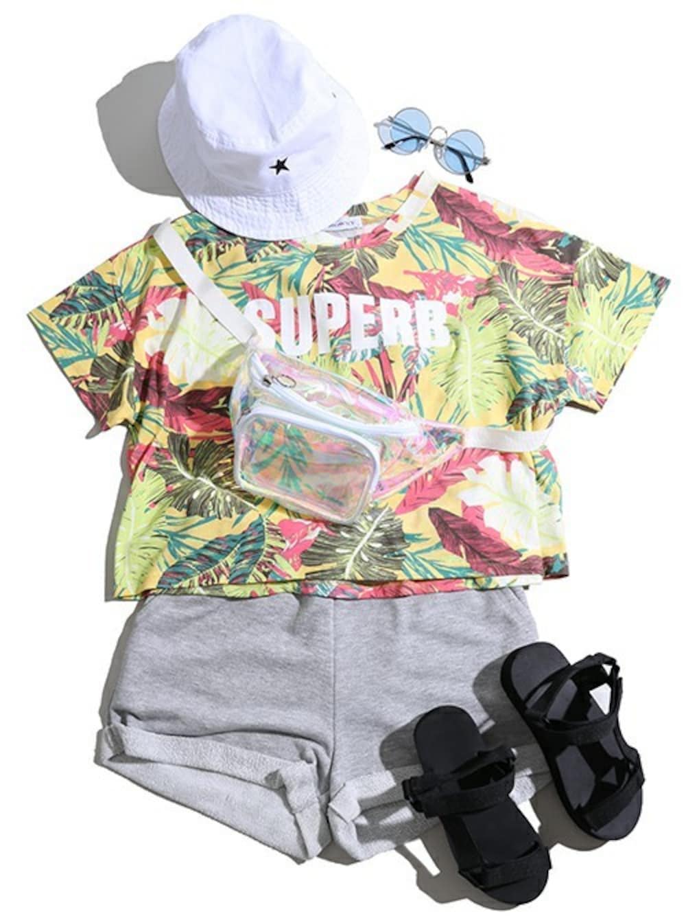 イエロー系のTシャツ/カットソー、グレー系のその他パンツ、その他のボディバッグ/ウエストポーチを着用したレディースの夏コーディネートの1枚目の写真