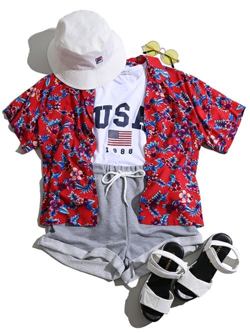 グレー系のその他パンツ、その他のシャツ/ブラウス、ホワイト系のTシャツ/カットソーを着用したレディースの夏コーディネートの1枚目の写真