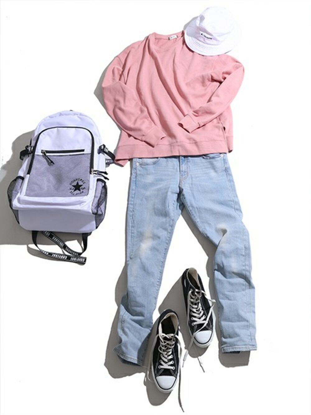 「WEGO、スウェット、デニム、カジュアル、ピンク、秋のコーデ、converse、ストリート、スキニーデニム、バケットハット」｜「WEGOのWEGO/サイドスリットカラープルオーバー（スウェット、ピンク系）」を使った、WEGOさん（メンズ・175cm）の秋コーディネートの1枚目の写真