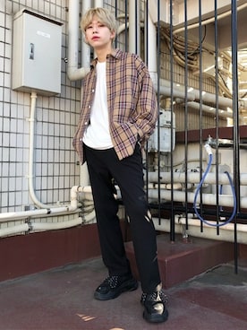 「クルーネックTシャツ」｜「アイテム（スラックス）」を使った、WEGOさん（メンズ・178cm）の冬コーディネート