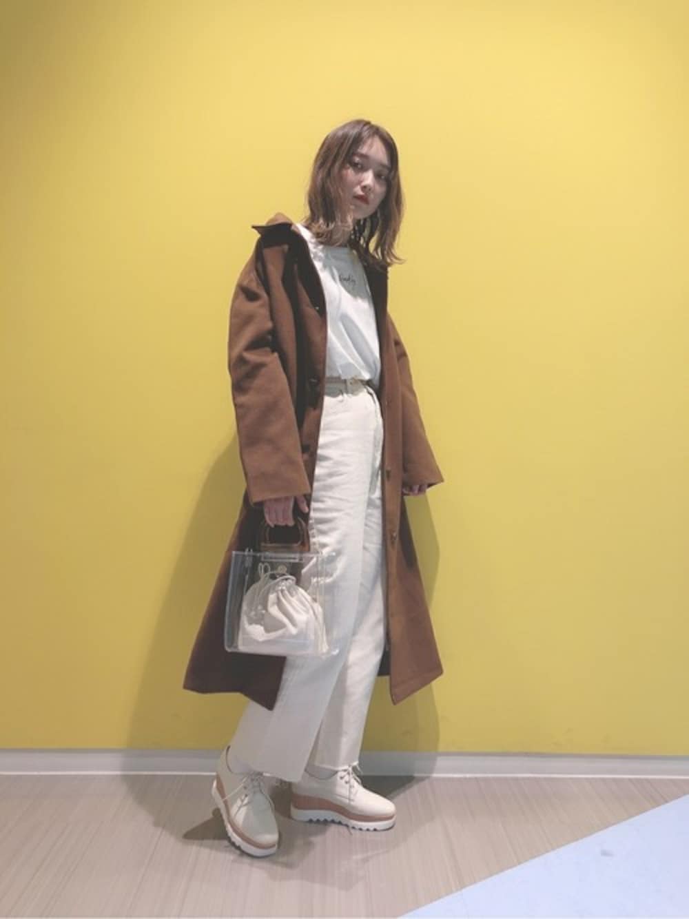 「WEGO、カラーパンツ、ステンカラーコート、冬コーデ、ロンT、ロングコート、おでかけ、ストレートパンツ、もてコーデ、クリアバッグ」｜「WEGOのWEGO/ステンカラーロングコート（ステンカラーコート、ブラウン系）」を使った、WEGOさん（レディース・160cm）の冬コーディネートの1枚目の写真