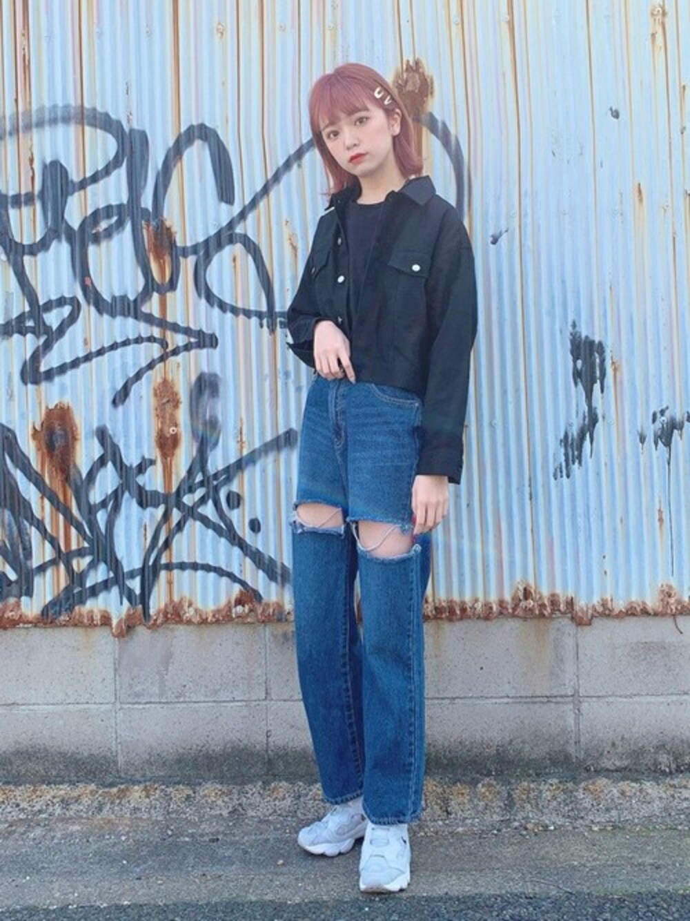 「WEGO、デニムパンツ、キレイめ、大人コーデ、ダメージデニム、ダメージパンツ、ダメージデニムパンツ、ショートジャケット、高身長女子、USAコットン」｜「WEGOのWEGO/パターンショートジャケット（ブルゾン、ブラック系）」を使った、WEGOさん（レディース・170cm）の春コーディネートの1枚目の写真