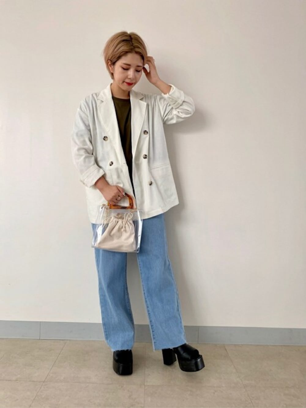 「WEGO、テーラードジャケット、ボーイフレンドデニム、大人カジュアル、デニムパンツ、プチプラ、penfield、シンプルコーデ、リネンジャケット、クリアバッグ」｜「WEGOのWEGO/【セットアップ対応商品】リネンブレンドテーラードジャケット（テーラードジャケット、ホワイト系）」を使った、WEGOさん（レディース・158cm）の夏コーディネートの1枚目の写真