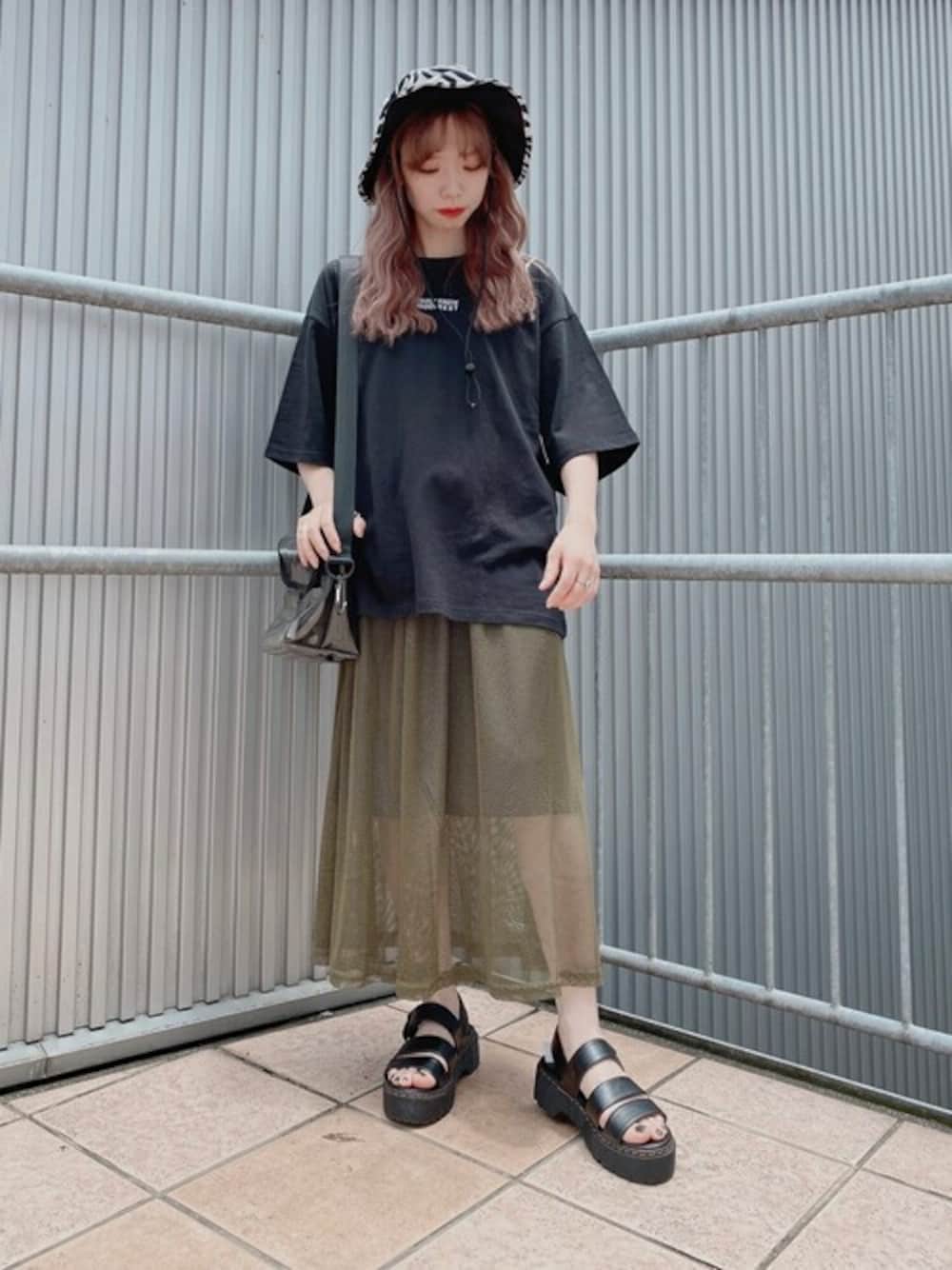 「WEGO、カジュアル、夏、Tシャツ、プチプラ、プチプラコーデ、夏コーデ、メッシュ、カジュアルコーデ、いいね、save、フォローお願いします🤑」｜「WEGOのWEGO/バックロゴショルダージップTシャツ（Tシャツ/カットソー、ブラック系）」を使った、WEGOさん（レディース・150cm）の夏コーディネートの1枚目の写真