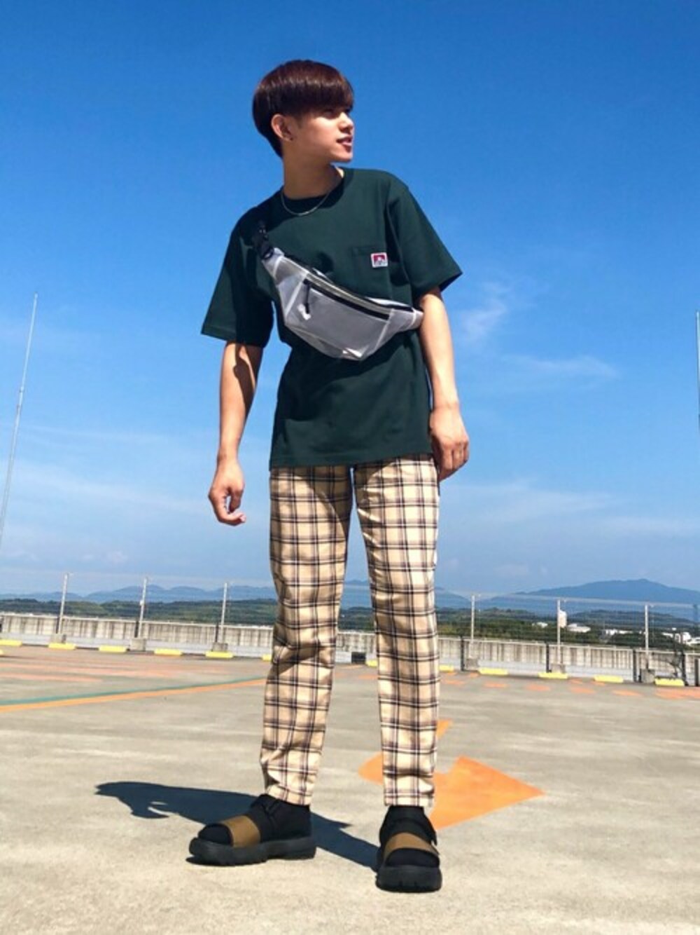 「ネックレス、カジュアル、シンプル、ストリート、サンダル、BEN DAVIS、シンプルコーデ、ベンデイビス、カジュアルコーデ、シェフパンツ」｜「MEIのWEGO/MEI Xpac SANDAL（サンダル、ベージュ系）」を使った、WEGOさん（レディース・168cm）の夏コーディネートの1枚目の写真