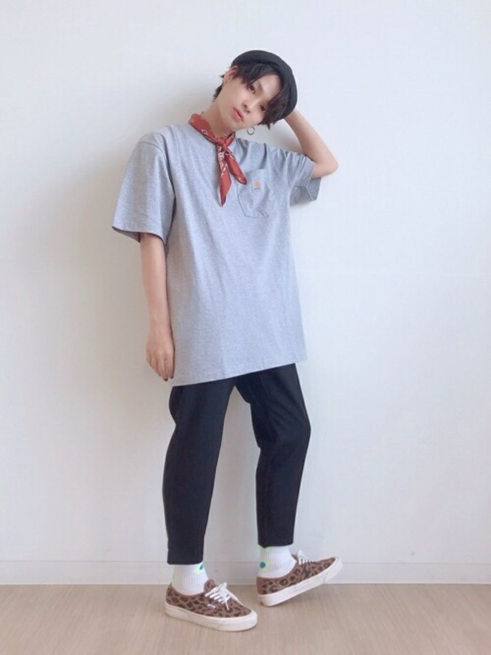 「カジュアル、シンプル、夏、Tシャツ、スカーフ、carhartt、シンプルコーデ、プチプラコーデ、夏コーデ、カジュアルコーデ」｜「WEGOのWEGO/TRペグトップアンクルスラックス（スラックス、ブラック系）」を使った、WEGOさん（メンズ・168cm）の夏コーディネートの1枚目の写真