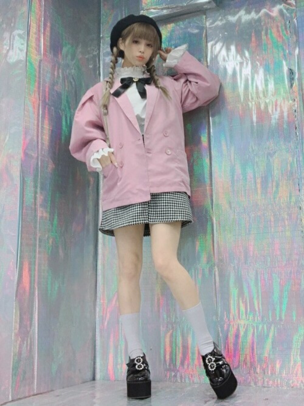 「ジャケット、ブラウス、スカート、ショルダーバッグ、ミニスカート、シューズ、プリーツスカート、チドリ柄、厚底シューズ、ピンクジャケット」｜「WCのWC/パフスリーブ長袖ジャケット（テーラードジャケット、ピンク系）」を使った、WEGOさん（レディース・153cm）の秋コーディネートの1枚目の写真