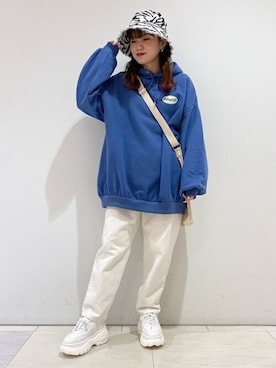 「バックロゴ」｜「アイテム（パーカー）」を使った、WEGOさん（レディース・152cm）の春コーディネート
