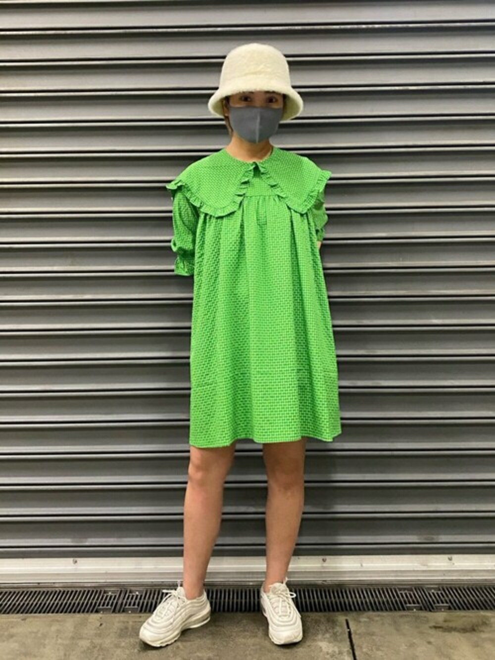 「ワンピース、カジュアル、シンプル、ショートパンツ、ナチュラル、ギンガムチェック、ガーリー、パンツスタイル、シンプルコーデ、カジュアルコーデ」｜「WCのセーラーギンガム半袖ワンピース（ワンピース、グリーン系）」を使った、WEGOさん（レディース・160cm）の春コーディネートの1枚目の写真
